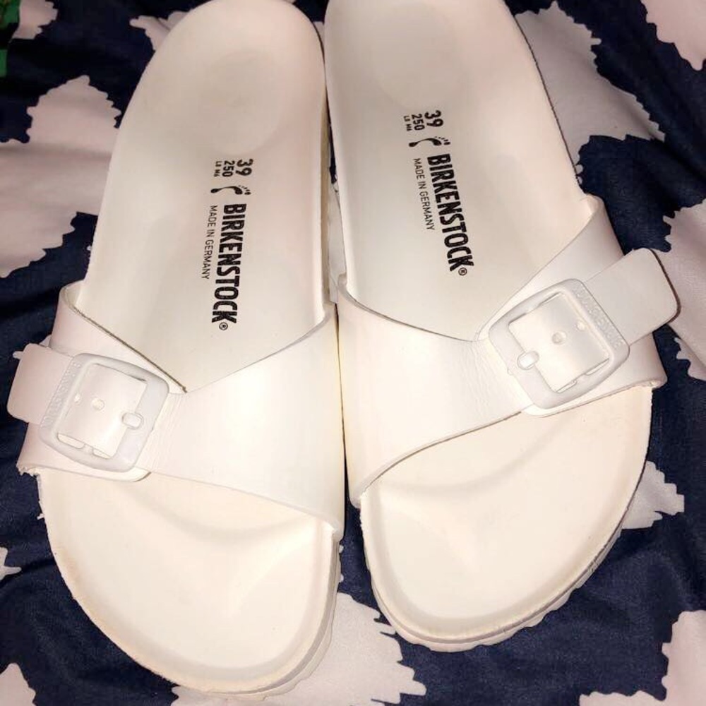 White Single strap Birkenstock’s